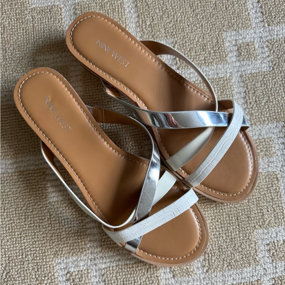 Nine West Slip On Sandals White Silver Strappy Beach Resort Shoes Size 9.5 - Picture 5 of 7